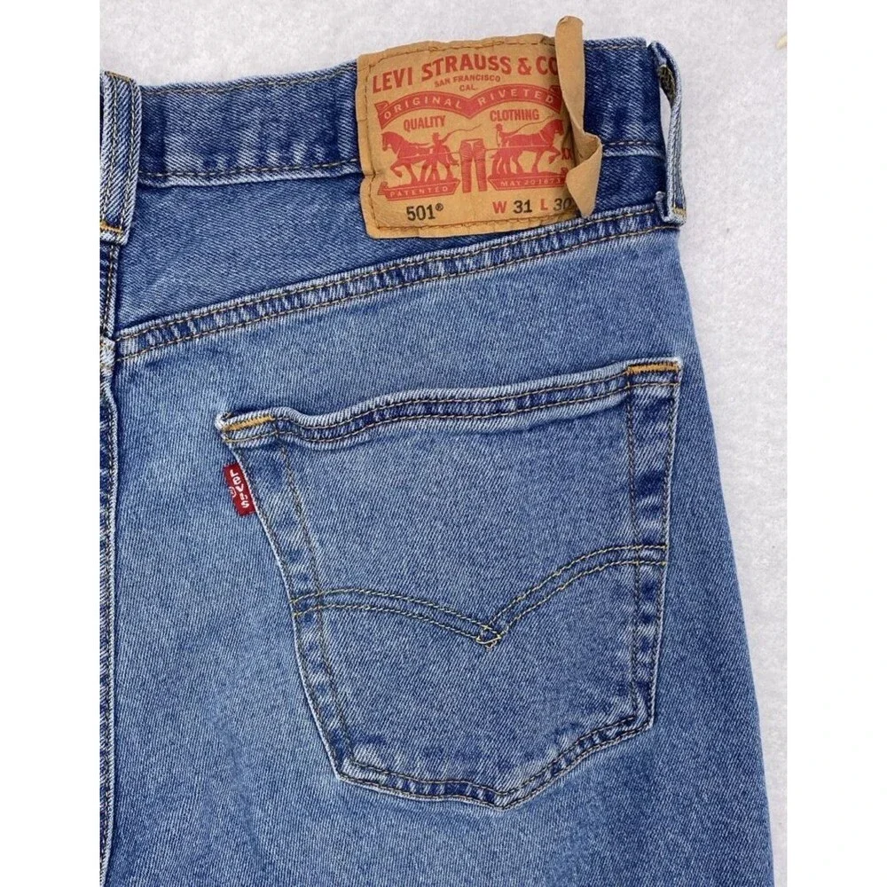 Levi's 501 Jeans Men's W31 L30 Blue Denim Button Fly Straight Leg Classic